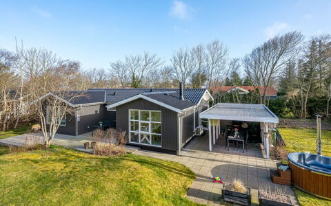 Ascan - 300M to the Fjord: Maison, Zone Résidentielle, Domicile, Chalet, Toit, Biens, Siding, Batiments Jardin, Jardin, Pelouse