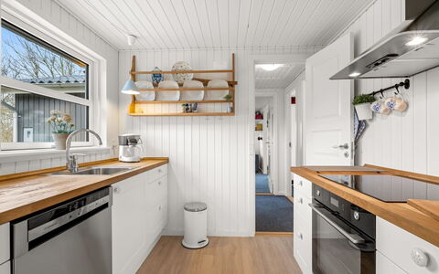 Ascan - 300M to the Fjord: Cuisine, Sol, Bois, Comptoir, Design Intérieur, Plafond, Sol, Cabinetry, Appareil De Cuisine, Principaux Appliance