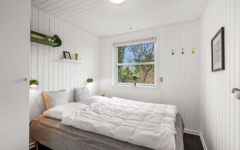 Ascan - 300M to the Fjord: Bois, Chambre, Sol, Sol, Drap De Lit, Literie, Lit, Domicile, Cadre De Lit, Plafond