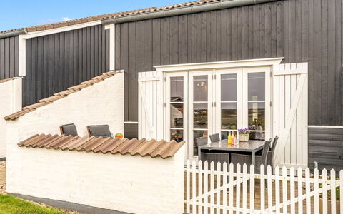 Melvin - 50M to the Fjord: Chalet, Domicile, Maison, Toit, Porche, Biens, Siding, Batiments Jardin, Ferme, Cour