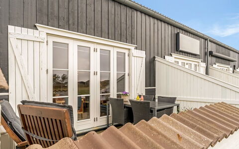 Melvin - 50M to the Fjord: Chalet, Domicile, Maison, Toit, Porche, Biens, Siding, Batiments Jardin, Ferme, Cour