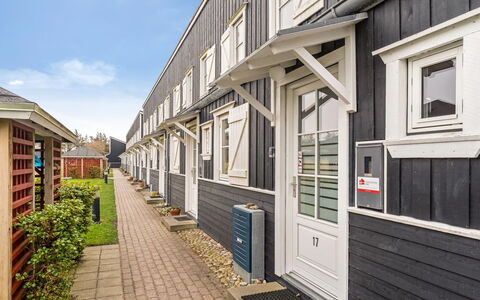 Melvin - 50M to the Fjord: Chalet, Domicile, Maison, Toit, Porche, Biens, Siding, Batiments Jardin, Ferme, Cour