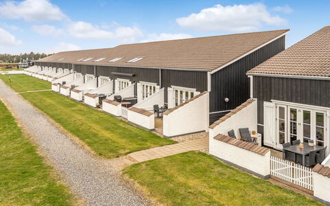 Melvin - 50M to the Fjord: Chalet, Domicile, Maison, Toit, Porche, Biens, Siding, Batiments Jardin, Ferme, Cour