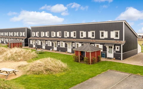 Melvin - 50M to the Fjord: Chalet, Domicile, Maison, Toit, Porche, Biens, Siding, Batiments Jardin, Ferme, Cour
