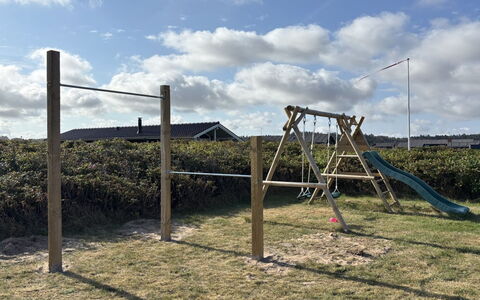Ovine - 200M from the Sea: Bois, Maison, Chalet, Domicile, Toit, Zone Rurale, Siding, Cabane En Rondins, Batiments Jardin, Dur