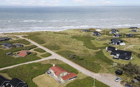 Ovine - 200M from the Sea: Bois, Maison, Chalet, Domicile, Toit, Zone Rurale, Siding, Cabane En Rondins, Batiments Jardin, Dur