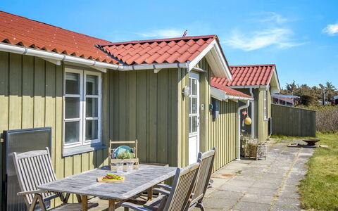 Ovine - 200M from the Sea: Bois, Maison, Chalet, Domicile, Toit, Zone Rurale, Siding, Cabane En Rondins, Batiments Jardin, Dur