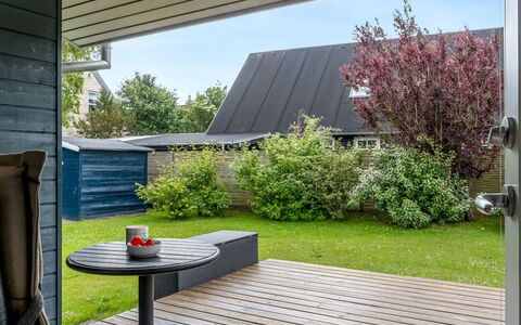 Tinka - 100M from the Sea: Piscine, Hôtel, Balcon