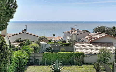 L'Incroyable: Piscine, Hôtel, Balcon