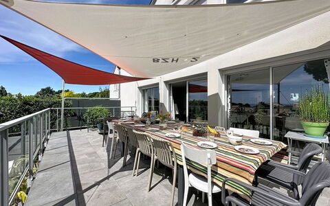 L'Incroyable: Piscine, Hôtel, Balcon