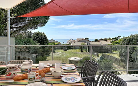 L'Incroyable: Piscine, Hôtel, Balcon
