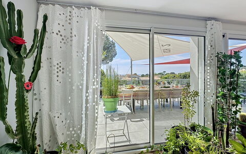 L'Incroyable: Piscine, Hôtel, Balcon