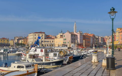 Rovinj 146: Piscine, Hôtel, Balcon