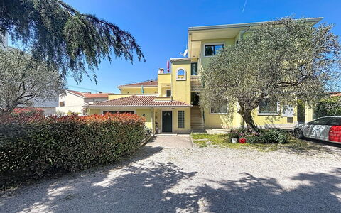 Rovinj 146: Zone Résidentielle, Maison, Domicile, Banlieue, Biens, Allée, Aménagement Paysager, Hacienda, Manoir