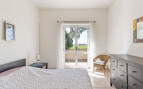 Tarquinia Garden Home: Meubles, Sol, Sol, Design Intérieur, Lit, Chambre, Plafond, Éclairage, Domicile, Pièce