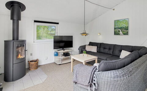 Brunhild - 29Km from the Sea: Sol, Meubles, Sol, Salon, Canapé, Dur, Chaise, Tache De Bois, Parquet