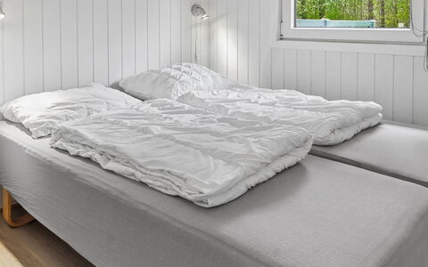 Brunhild - 29Km from the Sea: Chambre, Linge, Sol, Drap De Lit, Literie, Lit, Cadre De Lit, Planche, Oreiller, Dur