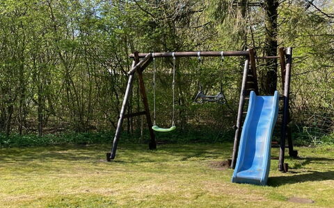 Brunhild - 29Km from the Sea: Équipement Extérieur Play, Toboggan, Terrain De Jeux, Chute, Balançoire, Jardin, Ombre, Parc, Pelouse, Des Bois