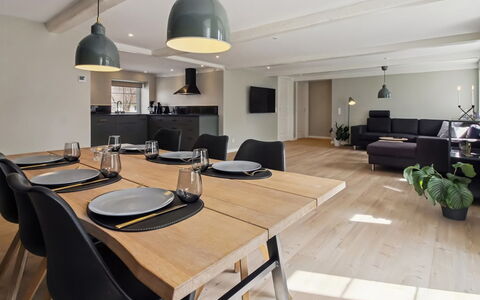 Farah - 25Km from the Sea: Meubles, Bois, Design Intérieur, Sol, Sol, Chaise, Pièce, Plafond, Salon, Appartement