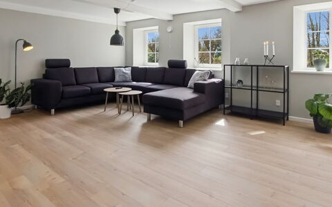 Farah - 25Km from the Sea: Meubles, Bois, Design Intérieur, Sol, Sol, Chaise, Pièce, Plafond, Salon, Appartement