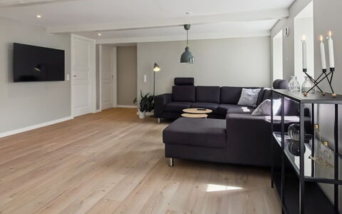 Farah - 25Km from the Sea: Meubles, Bois, Design Intérieur, Sol, Sol, Chaise, Pièce, Plafond, Salon, Appartement