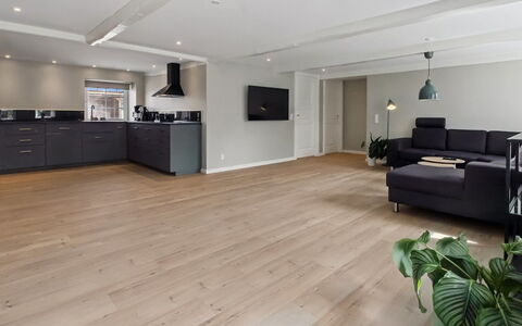 Farah - 25Km from the Sea: Meubles, Bois, Design Intérieur, Sol, Sol, Chaise, Pièce, Plafond, Salon, Appartement