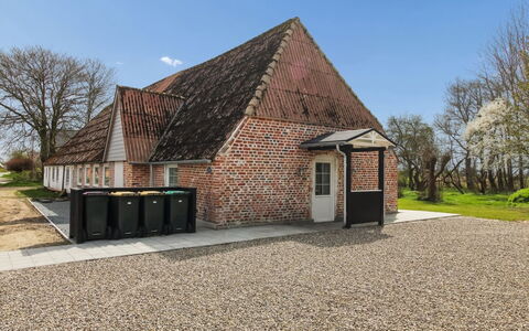Farah - 25Km from the Sea: Meubles, Bois, Design Intérieur, Sol, Sol, Chaise, Pièce, Plafond, Salon, Appartement
