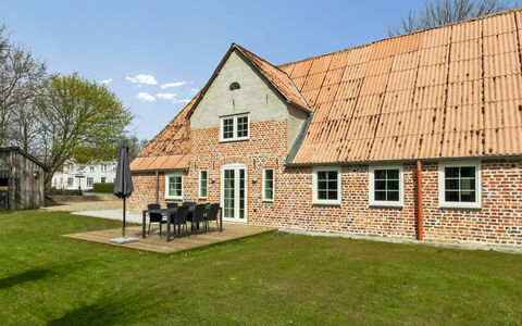 Farah - 25Km from the Sea: Meubles, Bois, Design Intérieur, Sol, Sol, Chaise, Pièce, Plafond, Salon, Appartement