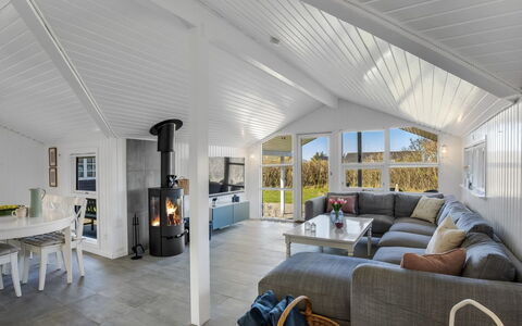 Halona - 400M from the Sea: Canapé, Plafond, Design Intérieur, Bois, Salon, Meubles, Sol, Sol, Domicile