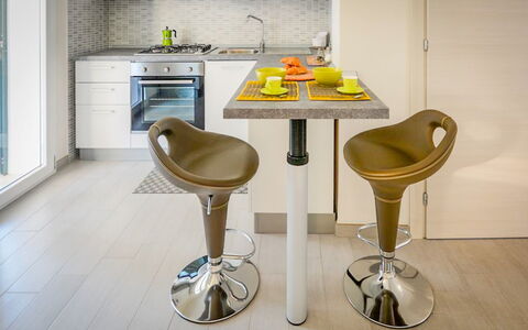 Villa Margherita: Meubles, Design Intérieur, Sol, Sol, Bois, Chaise, Cuisine, Tabouret, Comptoir, Domicile