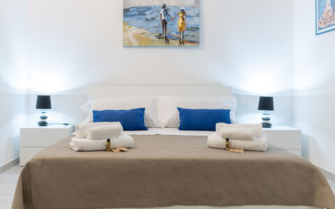 Villa Margherita: Meubles, Design Intérieur, Bois, Lit, Pièce, Chambre, Sol, Sol, Linge, Textile