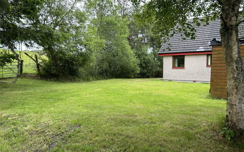 Highland Hilltop Retreat: Herbe, Arbuste, Lot Terre, Chalet, Plaine, Pelouse, Jardin, Zone Rurale, Arrière-Cour