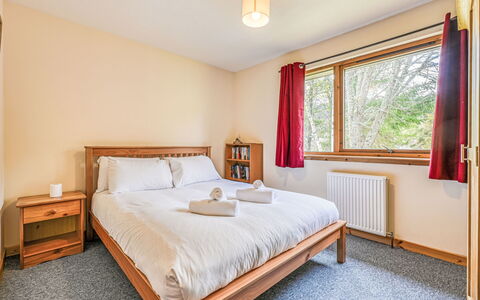 The New House: Bois, Meubles, Lit, Design Intérieur, Chambre, Domicile, Sol, Drap De Lit, Literie, Cadre De Lit