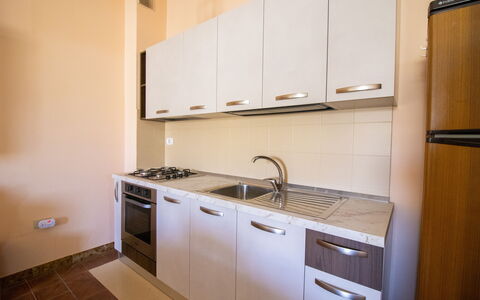 Elena'S House in Otranto: Principaux Appliance, Sol, Design Intérieur, Appareil De Cuisine, Bois, Cuisine, Sol, Comptoir, Cabinetry, Evier