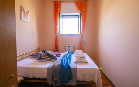 Elena'S House in Otranto: Lit, Chambre, Mur, Drap De Lit, Sol, Design Intérieur, Literie, Bois, Sol, Meubles