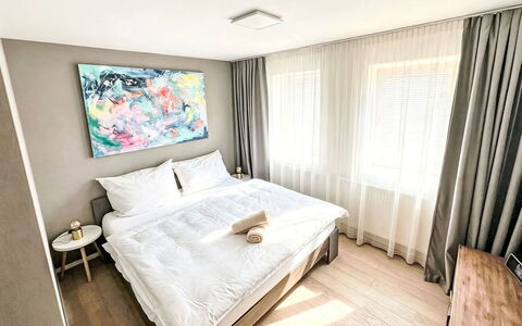 Bukanda: Design Intérieur, Lit, Sol, Sol, Chambre, Bois, Drap De Lit, Throw Pillow, Literie, Appartement