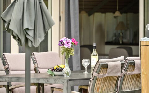 Anneke - 500M from the Sea: Bois, Maison, Chalet, Domicile, Piscine, Porche, Porte, Recours, Ombre, Biens
