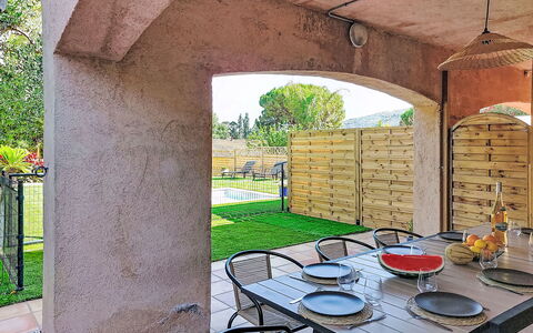Villa Dolce Vita: Meubles, Mobilier De Jardin, Tableau De Plein Air, Ombre, Table Cuisine Et Salle A Manger, Chaise, Hacienda, Arrière-Cour, Brique, Patio