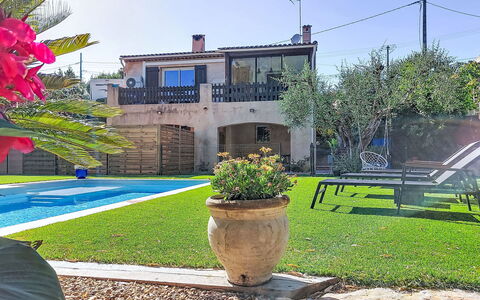 Villa Dolce Vita: Zone Résidentielle, Piscine, Domicile, Jardin, Biens, Recours, Hacienda, Aménagement Paysager, Arrière-Cour, Pot De Fleur