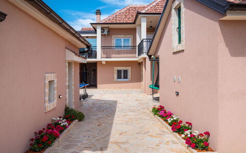 Šimić: Bois, Maison, Chalet, Domicile, Piscine, Porche, Porte, Recours, Ombre, Biens