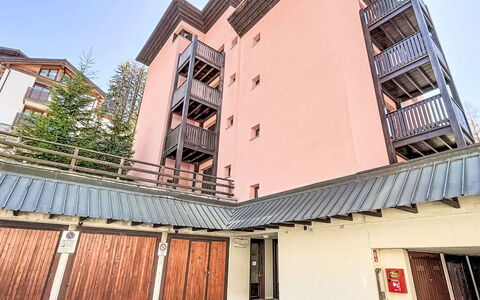 Cardinello Rosa: Bois, Maison, Chalet, Domicile, Piscine, Porche, Porte, Recours, Ombre, Biens