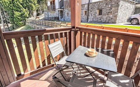 Cardinello Rosa: Bois, Maison, Chalet, Domicile, Piscine, Porche, Porte, Recours, Ombre, Biens