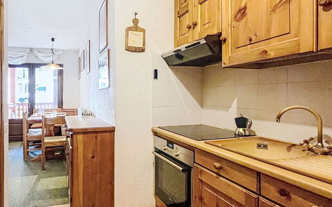 Cardinello Rosa: Bois, Maison, Chalet, Domicile, Piscine, Porche, Porte, Recours, Ombre, Biens