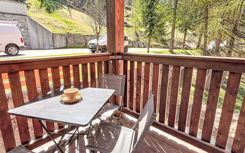 Cardinello Rosa: Bois, Maison, Chalet, Domicile, Piscine, Porche, Porte, Recours, Ombre, Biens