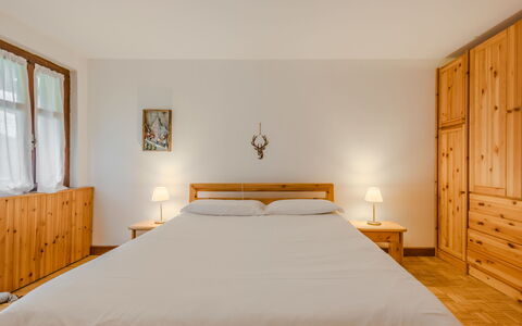 Lo Chalet del Bepy: Lit, Meubles, Chambre, Literie, Design Intérieur, Drap De Lit, Bois, Sol, Sol, Plafond
