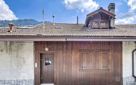 Lo Chalet del Bepy: Bois, Maison, Chalet, Domicile, Piscine, Porche, Porte, Recours, Ombre, Biens