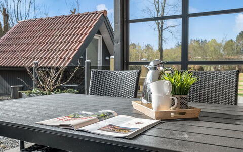 Garlef - 10Km from the Sea: Meubles, Bois, Design Intérieur, Sol, Sol, Chaise, Pièce, Plafond, Salon, Appartement