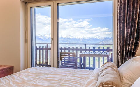 Balcon des Alpes 24: Meubles, Design Intérieur, Pièce, Sol, Lit, Linge, Chambre, Chaîne De Montagnes, Balcon, Dur