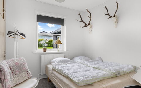 Aina - 20Km from the Sea: Chambre, Lit, Literie, Design Intérieur, Plafond, Drap De Lit, Éclairage, Meubles, Domicile, Cadre De Lit