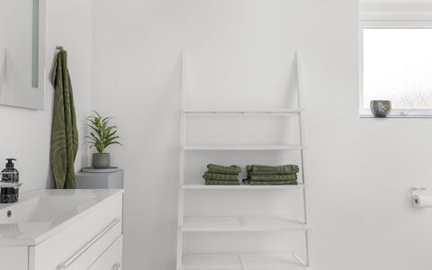 Aina - 20Km from the Sea: Sol, Sol, Design Intérieur, Pièce, Parquet, Cabinetry, Tuile, Tiroir, Conception